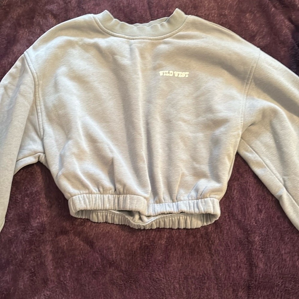 Cropped crew neck